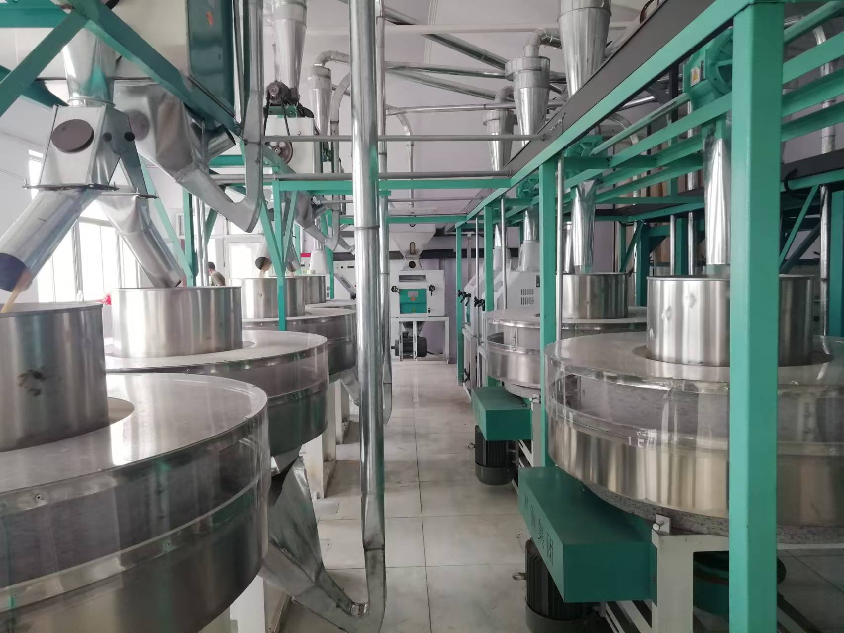 河北省黃驊市石磨面粉機生產(chǎn)線，日處理小麥30噸