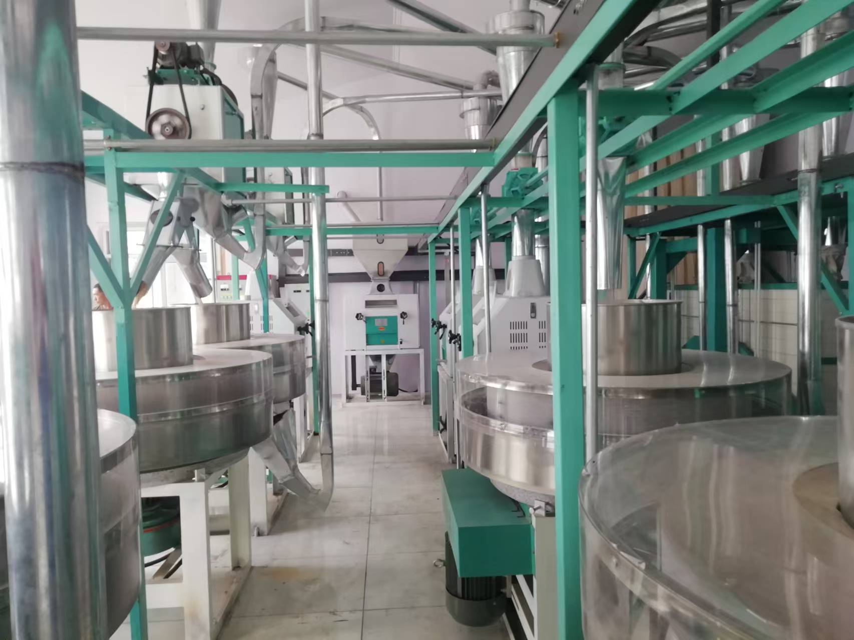 河北省黃驊市石磨面粉機生產線，日處理小麥30噸